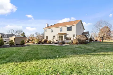 Exterior - 2303 Fox Bluff Ln, Spring Grove, IL 60081 photo 6 of 9