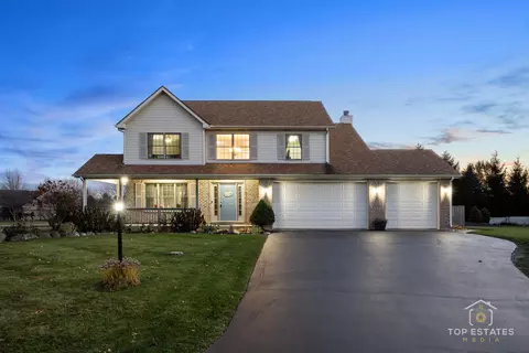 Exterior - 2303 Fox Bluff Ln, Spring Grove, IL 60081 photo 9 of 9