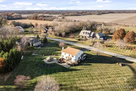 View/Area - 2303 Fox Bluff Ln, Spring Grove, IL 60081 photo 4 of 7