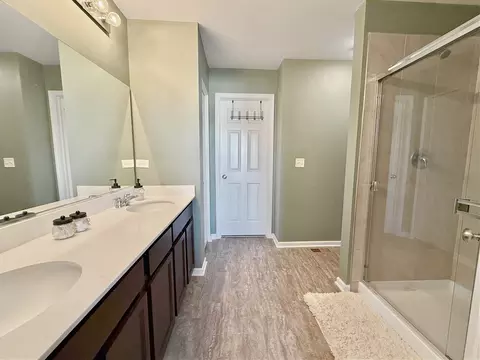 Bath - 1013 Daniel St, Plano, IL 60545 photo 2 of 2