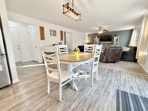 Dining - 1013 Daniel St, Plano, IL 60545 photo 2 of 2