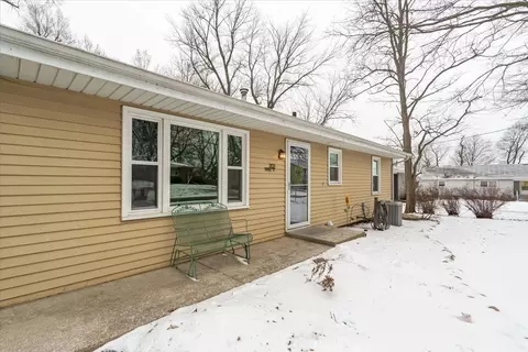 202 Tanner St, Bloomington, IL 61701 photo 4