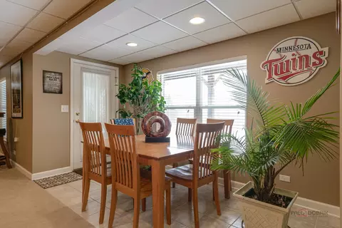 Dining - 2224 Barrett Dr, Algonquin, IL 60102 photo 4 of 4