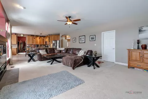 Living - 2224 Barrett Dr, Algonquin, IL 60102 photo 2 of 4