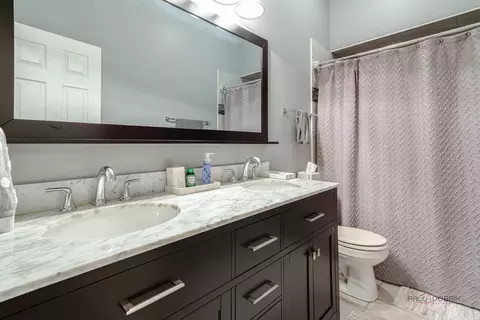 Bath - 2224 Barrett Dr, Algonquin, IL 60102 photo 4 of 5
