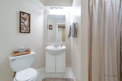 Bath - 2224 Barrett Dr, Algonquin, IL 60102 photo 5 of 5