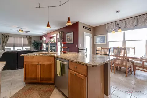 Kitchen - 2224 Barrett Dr, Algonquin, IL 60102 photo 3 of 4