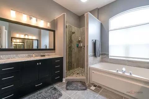 Bath - 2224 Barrett Dr, Algonquin, IL 60102 photo 2 of 5
