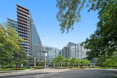 9725 Woods Dr #309, Skokie, IL 60077