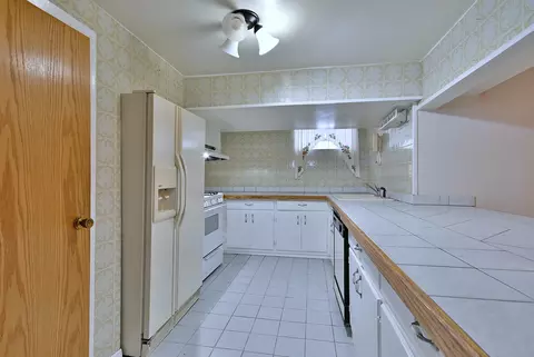 Kitchen - 7324 W Lunt Ave, Chicago, IL 60631 photo 3 of 4