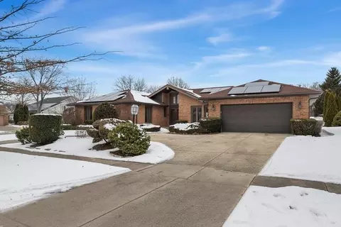 3724 Liberty Ln, Glenview, IL 60025