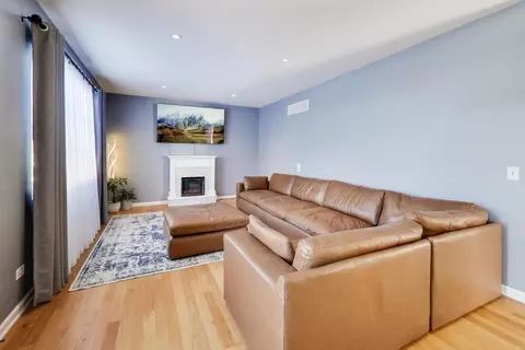 Living - 1605 Cascade Ridge Dr, Plainfield, IL 60586 photo 2 of 2