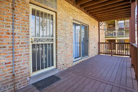 Exterior - 1024 E 46th St #2W, Chicago, IL 60653 photo 3 of 8