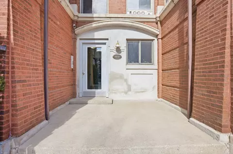 Exterior - 1024 E 46th St #2W, Chicago, IL 60653 photo 2 of 8
