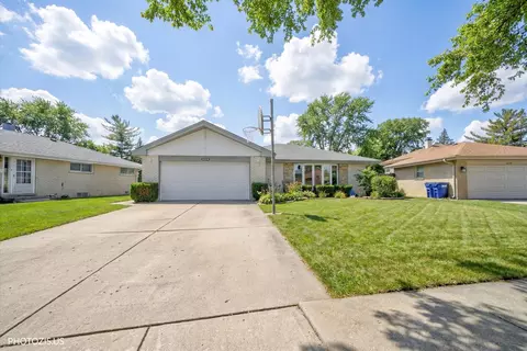 1530 Miami Ln, Des Plaines, IL 60018