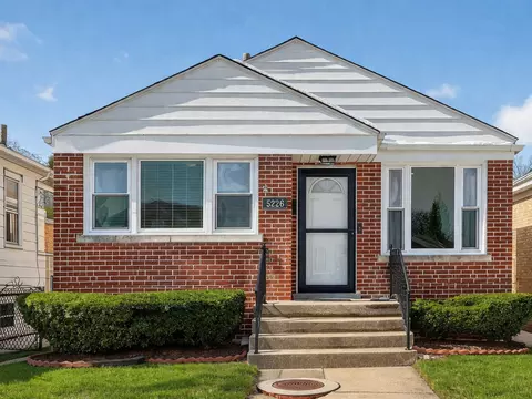 5226 N Moody Ave, Chicago, IL 60630