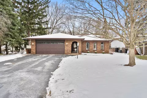 8545 Candlelight Dr, Willow Springs, IL 60480