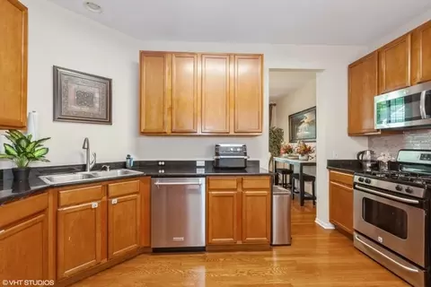 Kitchen - 152 Orchards Pass, Bartlett, IL 60103 photo 2 of 3