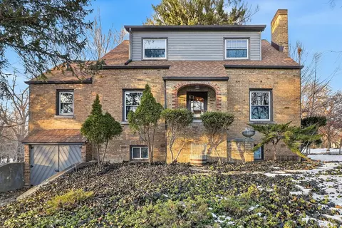 4640 Lee Ave, Downers Grove, IL 60515
