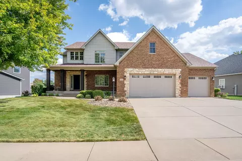 3271 Valleywynds Dr, Bettendorf, IA 52722