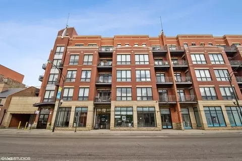 2700 N Halsted St #PH8, Chicago, IL 60614