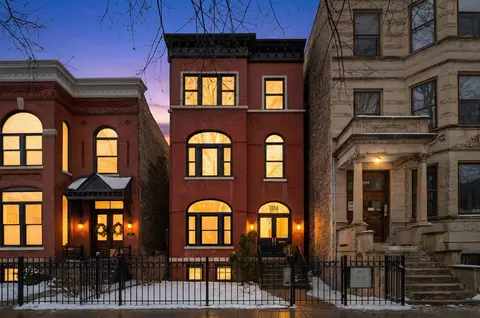 1304 N Hoyne Ave #3, Chicago, IL 60622
