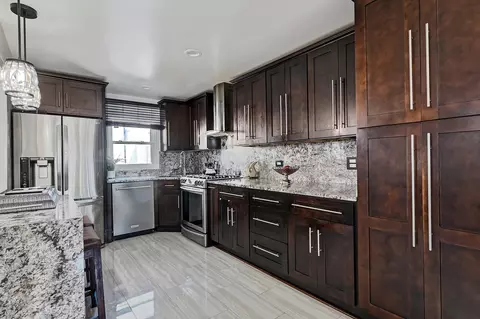 7702 W 66th St, Bedford Park, IL 60501 photo 9