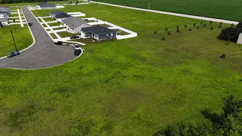 3 Crossing Ct, Peru, IL 61354 photo 3