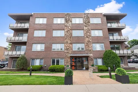 435 Ridge Rd #108, Wilmette, IL 60091