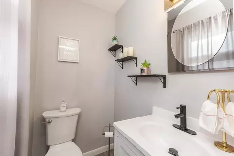 Bath - 1111 Sheridan Rd, Normal, IL 61761 photo 2 of 2