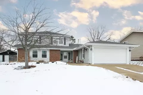1665 Chippendale Rd, Hoffman Estates, IL 60169