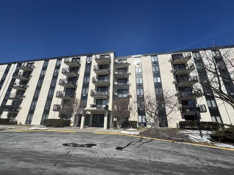 9128 W Terrace Dr #3M, Niles, IL 60714
