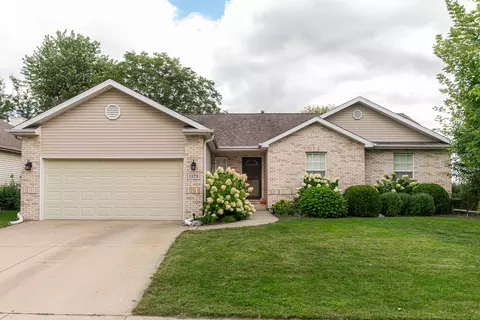1172 Arneita St, Sycamore, IL 60178
