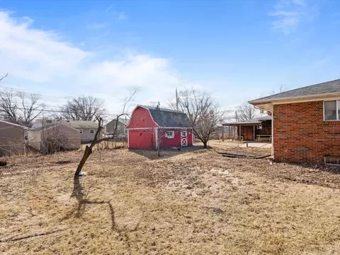 Exterior - 4816 44th Ave, Moline, IL 61265 photo 7 of 8