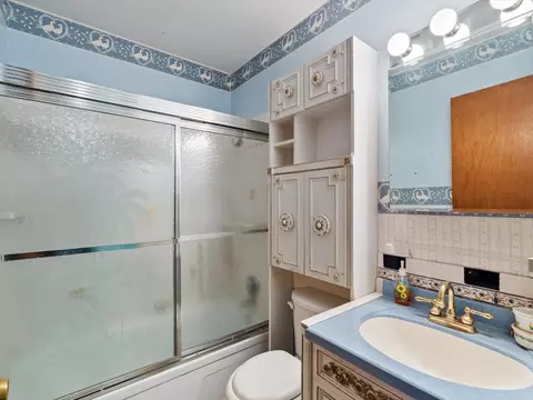 Bath - 4816 44th Ave, Moline, IL 61265 photo 1 of 2