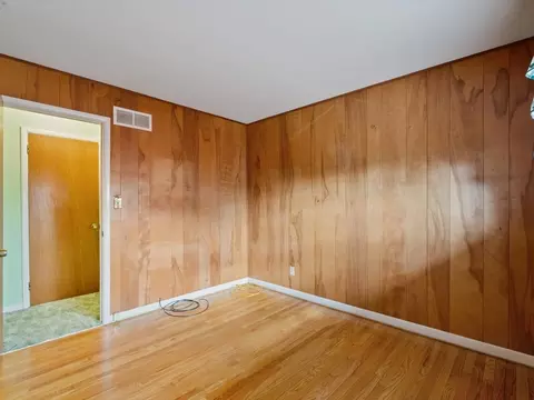 Bedroom - 4816 44th Ave, Moline, IL 61265 photo 4 of 9