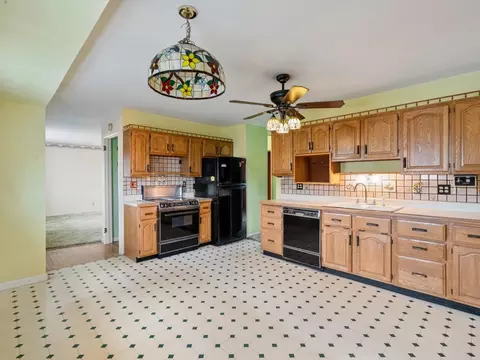 Kitchen - 4816 44th Ave, Moline, IL 61265 photo 5 of 5