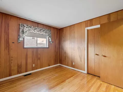 Bedroom - 4816 44th Ave, Moline, IL 61265 photo 5 of 9