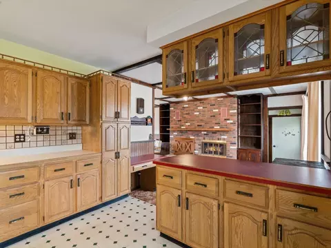 Kitchen - 4816 44th Ave, Moline, IL 61265 photo 2 of 5