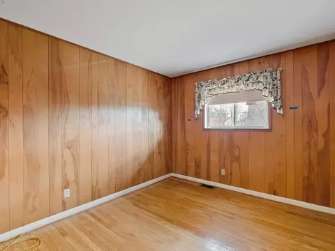 Bedroom - 4816 44th Ave, Moline, IL 61265 photo 6 of 9