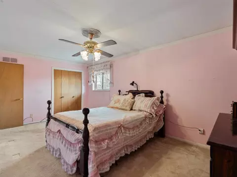 Bedroom - 4816 44th Ave, Moline, IL 61265 photo 3 of 9