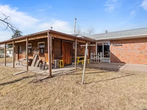 Exterior - 4816 44th Ave, Moline, IL 61265 photo 4 of 8