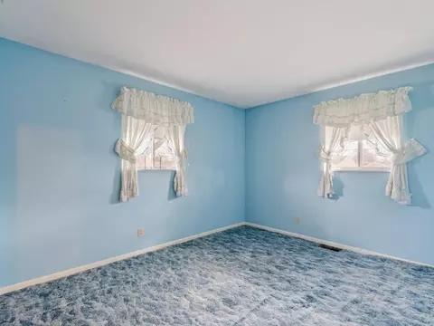 Bedroom - 4816 44th Ave, Moline, IL 61265 photo 9 of 9
