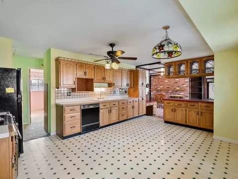 Kitchen - 4816 44th Ave, Moline, IL 61265 photo 3 of 5