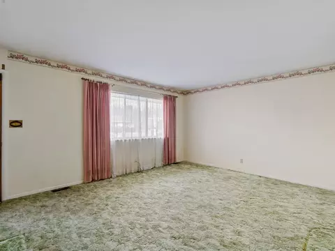 Living - 4816 44th Ave, Moline, IL 61265 photo 5 of 9