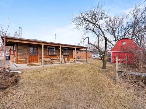 Exterior - 4816 44th Ave, Moline, IL 61265 photo 6 of 8
