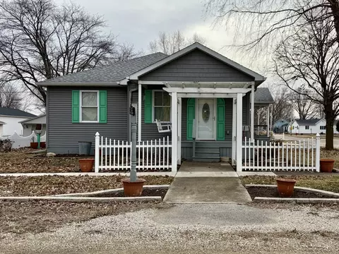 200 N Henderson St, Kenney, IL 61749