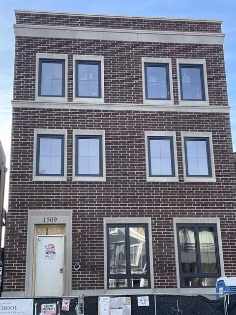 1509 W School St #3, Chicago, IL 60657