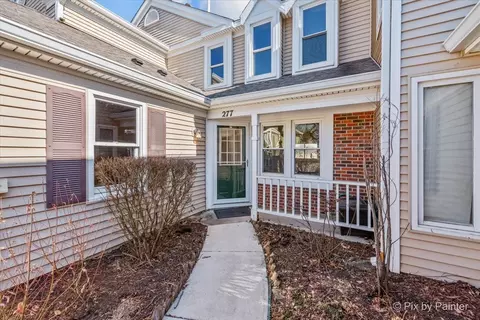 277 Greensboro Ct #4, Elk Grove Village, IL 60007
