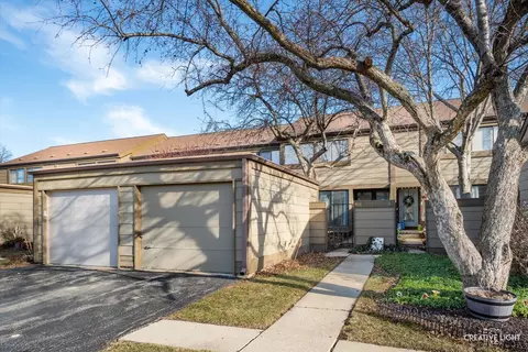 111 Aberdeen Ct, Geneva, IL 60134